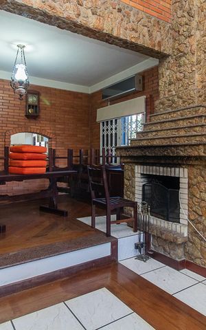 Casa à venda com 320m², 5 quartos e 2 vagasSala