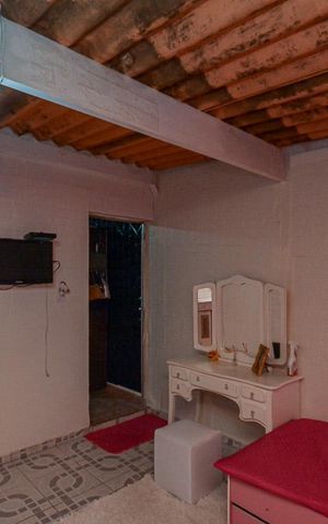 Casa à venda com 250m², 5 quartos e sem vaga Casa à venda com 250m², 5 quartos e sem vagaQuarto 3