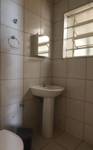 Casa para alugar com 200m², 2 quartos e 2 vagas Casa para alugar com 200m², 2 quartos e 2 vagasBanheiro