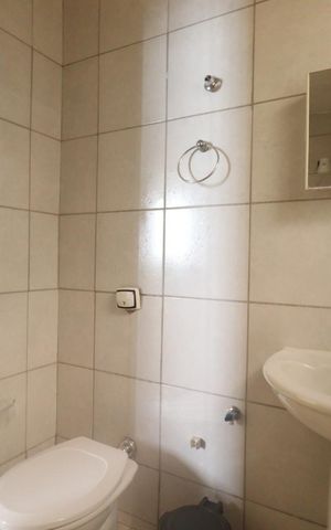 Casa para alugar com 200m², 2 quartos e 2 vagas Casa para alugar com 200m², 2 quartos e 2 vagasBanheiro