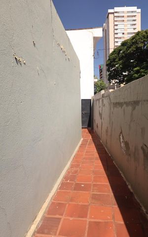 Casa para alugar com 200m², 2 quartos e 2 vagas Casa para alugar com 200m², 2 quartos e 2 vagasQuintal