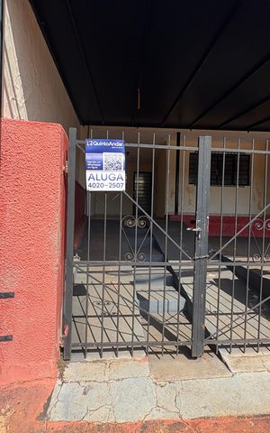 Casa para alugar com 200m², 2 quartos e 2 vagas Casa para alugar com 200m², 2 quartos e 2 vagasFachada