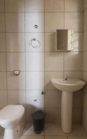 Casa para alugar com 200m², 2 quartos e 2 vagas Casa para alugar com 200m², 2 quartos e 2 vagasBanheiro