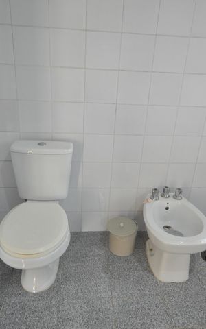 Casa à venda com 300m², 4 quartos e 2 vagasBanheiro