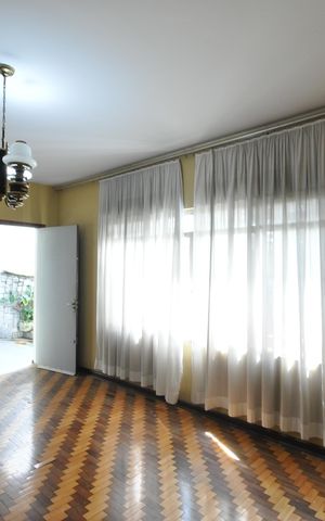 Casa à venda com 300m², 4 quartos e 2 vagasSala