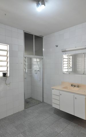Casa à venda com 300m², 4 quartos e 2 vagasBanheiro