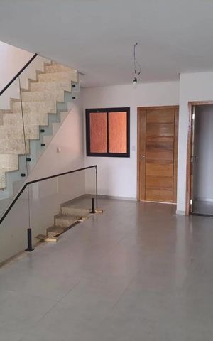 Casa à venda com 170m², 3 quartos e 2 vagas Casa à venda com 170m², 3 quartos e 2 vagasSala