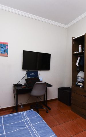 Casa à venda com 360m², 6 quartos e 3 vagas Casa à venda com 360m², 6 quartos e 3 vagasQuarto 5
