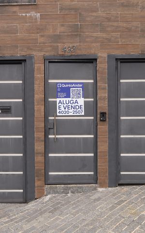 Casa para alugar com 300m², 6 quartos e 3 vagasPlaca instalada no portão do imóvel - Código da placa: MSRP-695