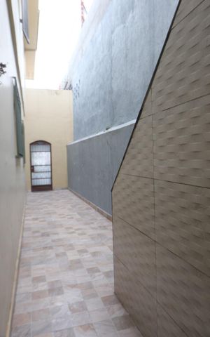 Casa à venda com 133m², 3 quartos e 2 vagasCorredor Lateral