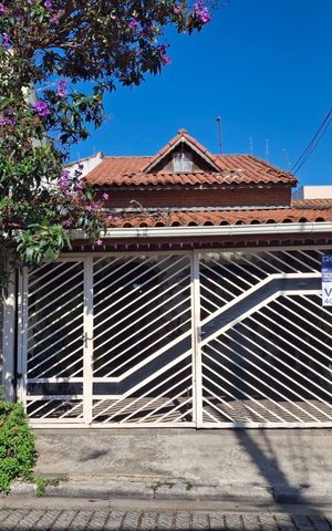 Casa à venda com 240m², 3 quartos e 2 vagas