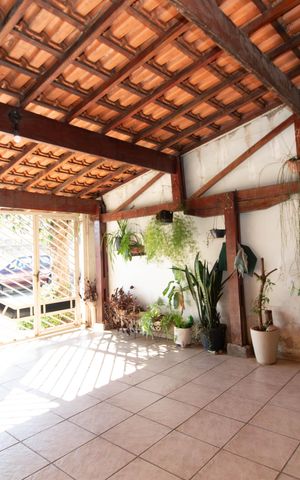 Casa à venda com 240m², 3 quartos e 2 vagas Casa à venda com 240m², 3 quartos e 2 vagasGaragem