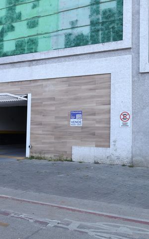 Apartamento à venda com 35m², 2 quartos e sem vagaPlaca instalada na fachada do condomínio - Código da placa: MWXC-131