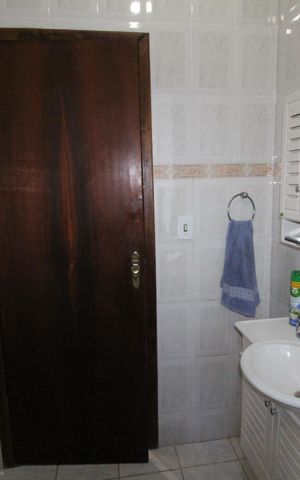 Casa para alugar com 200m², 4 quartos e 2 vagasBanheiro 2