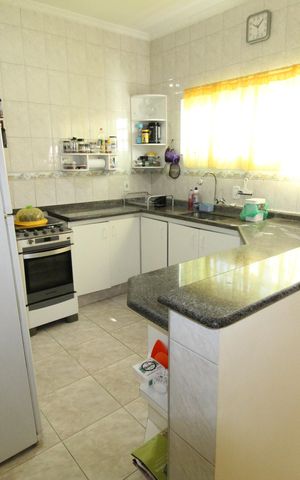 Casa para alugar com 200m², 4 quartos e 2 vagasCozinha