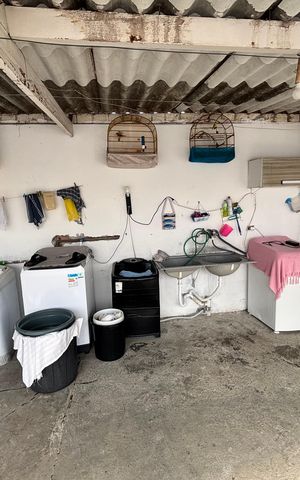 Casa à venda com 125m², 5 quartos e 2 vagas Casa à venda com 125m², 5 quartos e 2 vagasÁrea de Serviço