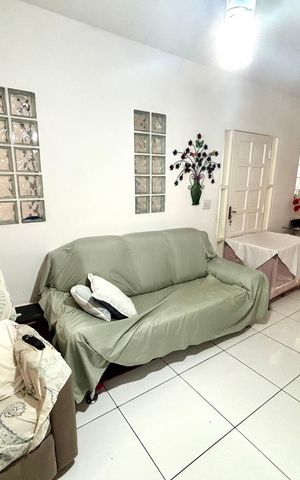 Casa à venda com 125m², 5 quartos e 2 vagas Casa à venda com 125m², 5 quartos e 2 vagasSala