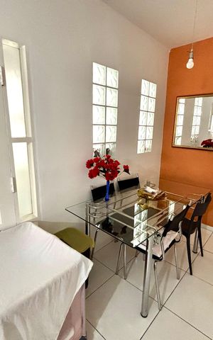 Casa à venda com 125m², 5 quartos e 2 vagas Casa à venda com 125m², 5 quartos e 2 vagasSala