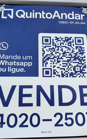 Casa à venda com 125m², 5 quartos e 2 vagas Casa à venda com 125m², 5 quartos e 2 vagasFachada