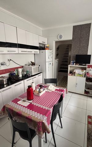 Casa à venda com 125m², 5 quartos e 2 vagas Casa à venda com 125m², 5 quartos e 2 vagasCozinha