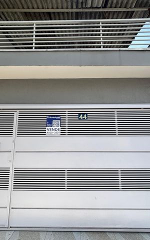 Casa à venda com 125m², 5 quartos e 2 vagas Casa à venda com 125m², 5 quartos e 2 vagasFachada
