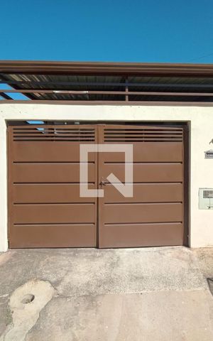 Casa para alugar com 200m², 4 quartos e 2 vagas Casa para alugar com 200m², 4 quartos e 2 vagasFachada