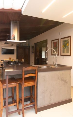 Casa à venda com 288m², 4 quartos e 4 vagas Casa à venda com 288m², 4 quartos e 4 vagasCozinha