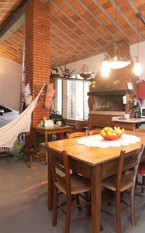 Casa à venda com 288m², 4 quartos e 4 vagas Casa à venda com 288m², 4 quartos e 4 vagasGaragem