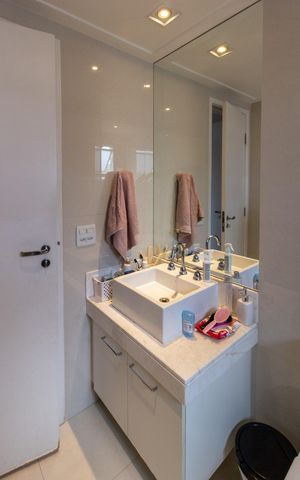Apartamento à venda com 137m², 3 quartos e 2 vagasBanheiro do Quarto 2 suíte 