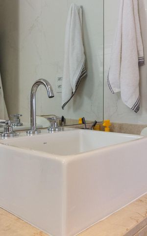 Apartamento à venda com 137m², 3 quartos e 2 vagasBanheiro do Quarto 1 suíte
