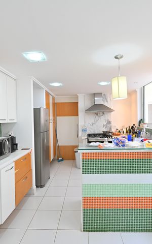 Casa à venda com 332m², 4 quartos e 4 vagasCozinha
