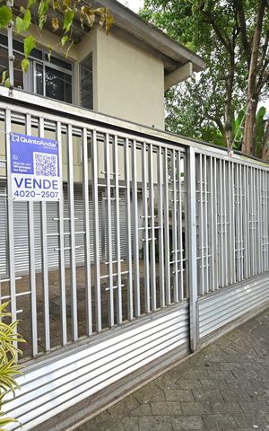 Casa à venda com 332m², 4 quartos e 4 vagasFachada