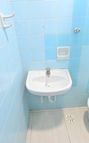 Casa à venda com 332m², 4 quartos e 4 vagasBanheiro de Serviço