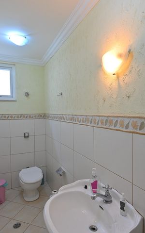 Casa à venda com 332m², 4 quartos e 4 vagasLavabo