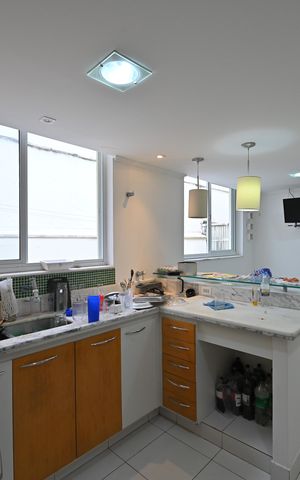 Casa à venda com 332m², 4 quartos e 4 vagasCozinha