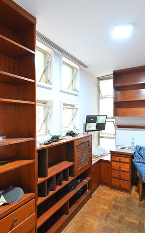 Casa à venda com 332m², 4 quartos e 4 vagasEscritório