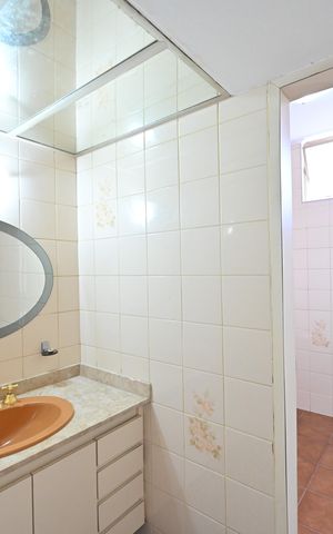 Casa à venda com 332m², 4 quartos e 4 vagasBanheiro Social