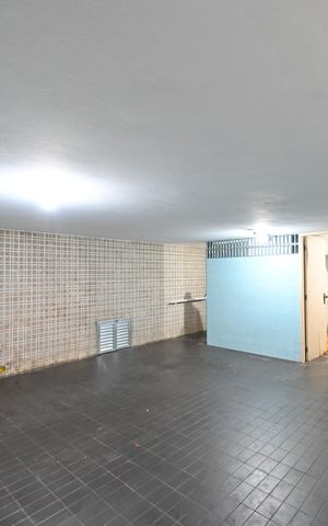 Casa à venda com 332m², 4 quartos e 4 vagasGaragem