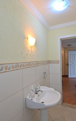 Casa à venda com 332m², 4 quartos e 4 vagasLavabo