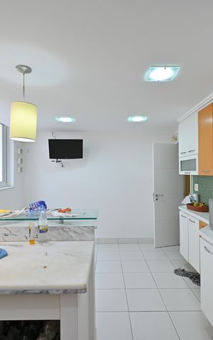 Casa à venda com 332m², 4 quartos e 4 vagasCozinha