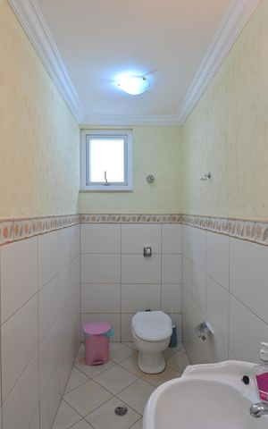 Casa à venda com 332m², 4 quartos e 4 vagasLavabo