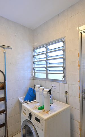 Casa à venda com 332m², 4 quartos e 4 vagasLavanderia