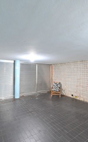 Casa à venda com 332m², 4 quartos e 4 vagasGaragem