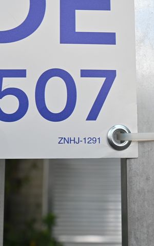 Casa à venda com 332m², 4 quartos e 4 vagasPlaquinha Vende Instalada 27/04/26 - Cod: ZNHJ-1291