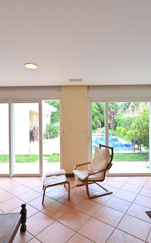 Casa à venda com 332m², 4 quartos e 4 vagasSala