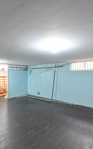 Casa à venda com 332m², 4 quartos e 4 vagasGaragem