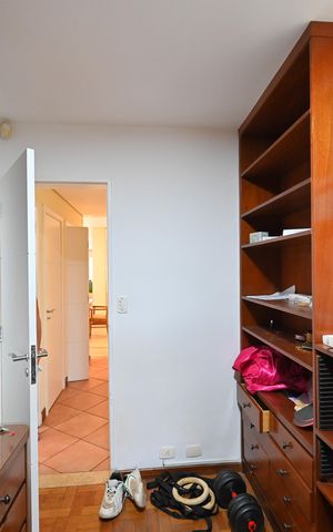 Casa à venda com 332m², 4 quartos e 4 vagasEscritório