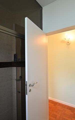 Casa à venda com 332m², 4 quartos e 4 vagasBanheiro da Suíte 1
