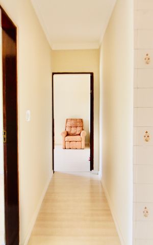 Casa à venda com 145m², 4 quartos e 4 vagas Casa à venda com 145m², 4 quartos e 4 vagasCorredor
