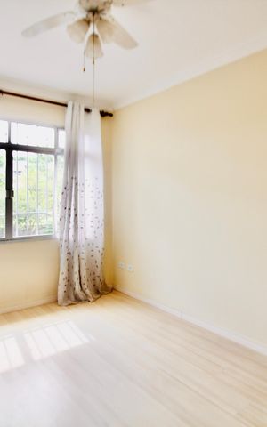 Casa à venda com 145m², 4 quartos e 4 vagas Casa à venda com 145m², 4 quartos e 4 vagasSala